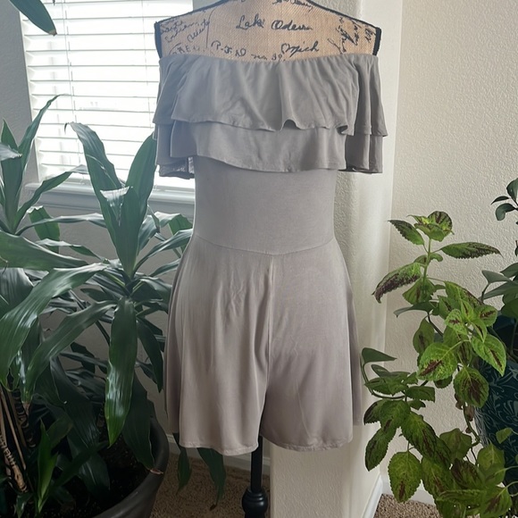 Mikey & Joey Romper
Green
Size L. Stretchy Material
Excellent Condition
#645 - Picture 5 of 9